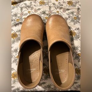 Dansko Professional Honey Distressed 40